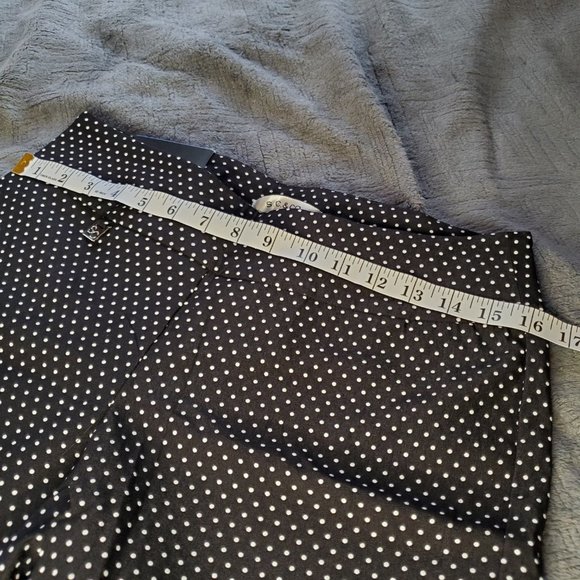S.C. & Co. Polka Dot Tummy Control Pull-On Capris Size 10 - Picture 7 of 8